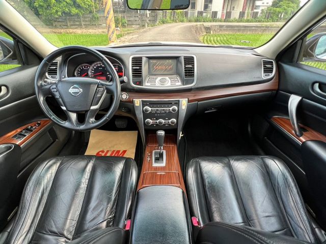 超大型舒適安全房車 頂級2_0.5升V6引擎 ikey全景天窗 雙電動椅 原版  第8張相片