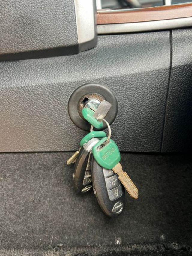 超大型舒適安全房車 頂級2_0.5升V6引擎 ikey全景天窗 雙電動椅 原版  第14張相片