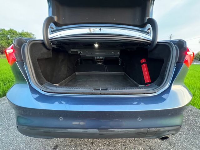 新車價87.8萬 四門旗艦版 182匹大馬力 全速域 盲點 抬頭 無線充電盤 保固2年5萬公里  第7張相片