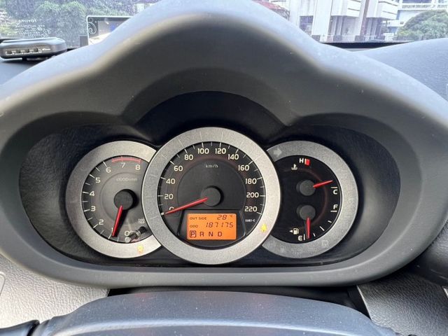 全網最優惠 車況來源最清楚 此車通病變速箱 剛整理好 有工單 別間車商不敢說的 我坦白告知 選配電動按摩椅  第17張相片