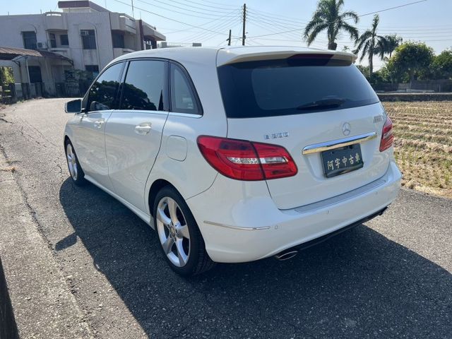 正一手醫師用車 B CLASS 最高規格 最高配備 全景天窗  B200 CDI 大馬力 超省油耗 高速21.2km  第4張相片