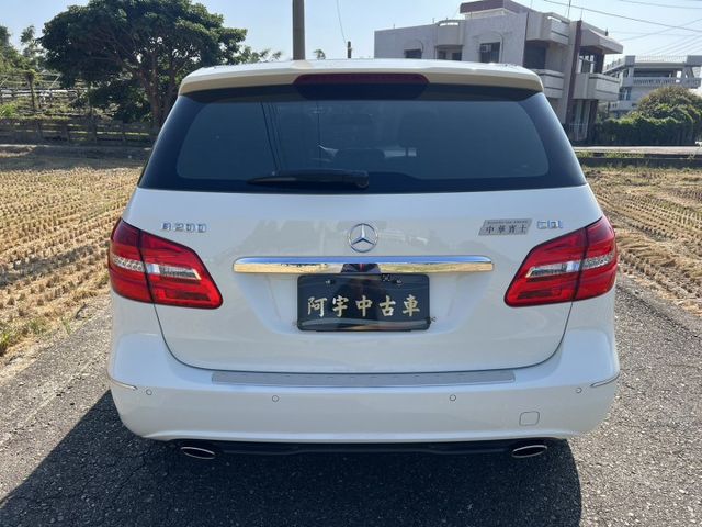 正一手醫師用車 B CLASS 最高規格 最高配備 全景天窗  B200 CDI 大馬力 超省油耗 高速21.2km  第5張相片