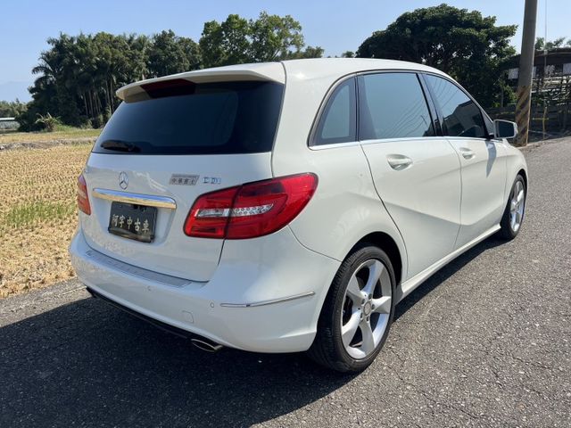 正一手醫師用車 B CLASS 最高規格 最高配備 全景天窗  B200 CDI 大馬力 超省油耗 高速21.2km  第6張相片