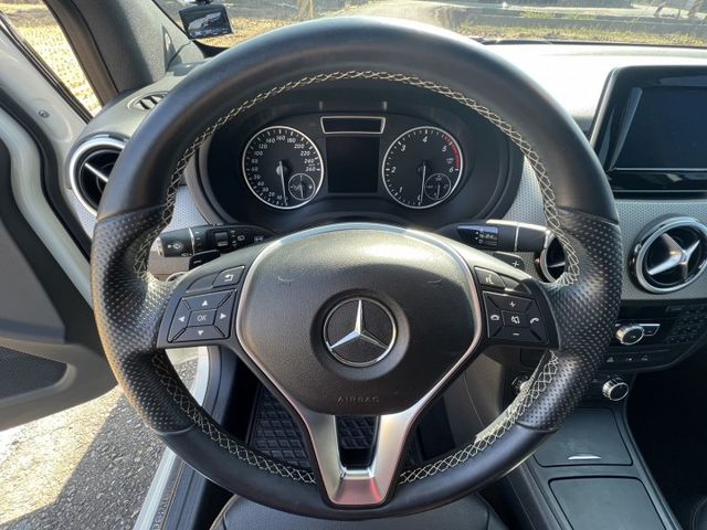 正一手醫師用車 B CLASS 最高規格 最高配備 全景天窗  B200 CDI 大馬力 超省油耗 高速21.2km  第16張相片