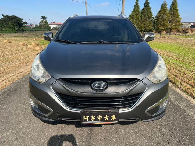 平價代步休旅車 高CP值 配備眾多 安卓主機 無線四輪獨立胎壓偵測器 前後雙錄行車紀錄器 定速 電動椅  第2張相片