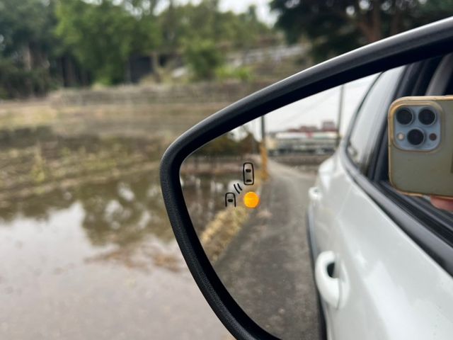 超高CP值跨界休旅車 Focus Active任性版 全程原廠保養 原廠3+3延長保固  ACC 無線充電盤 抬頭 盲點  第20張相片