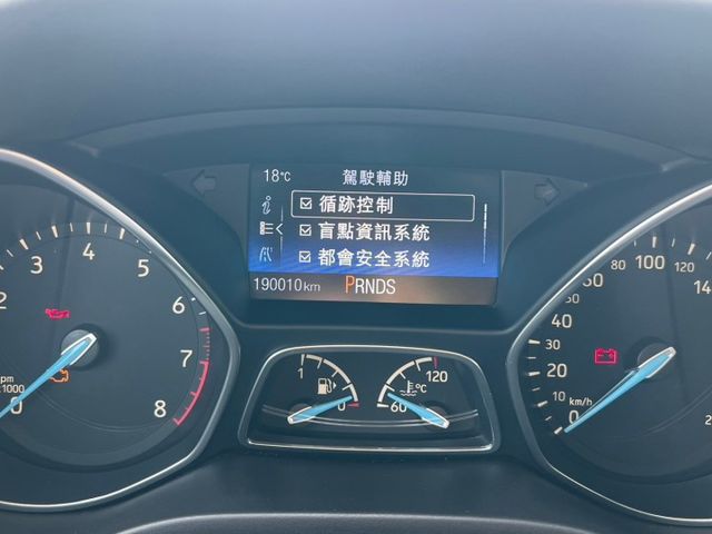小改款馬丁頭1.5T  頂級S運動版 新車價89.9 配備超滿原版件 全車空力套件 自動停車 盲點 天窗 車道偏移修正  第14張相片