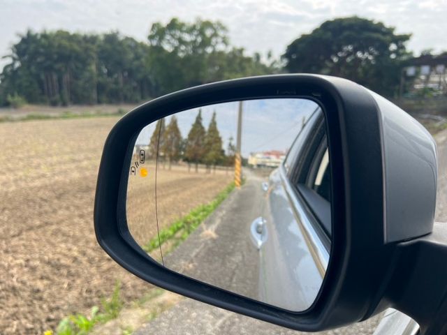 小改款馬丁頭1.5T  頂級S運動版 新車價89.9 配備超滿原版件 全車空力套件 自動停車 盲點 天窗 車道偏移修正  第17張相片