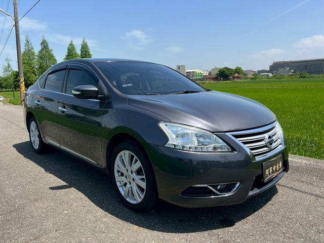NISSAN 專門專賣店 市場稀有 旗艦影音版 四安 駕駛座電動椅 17吋鋁圈 只跑11萬 全程原廠保養  第1張相片