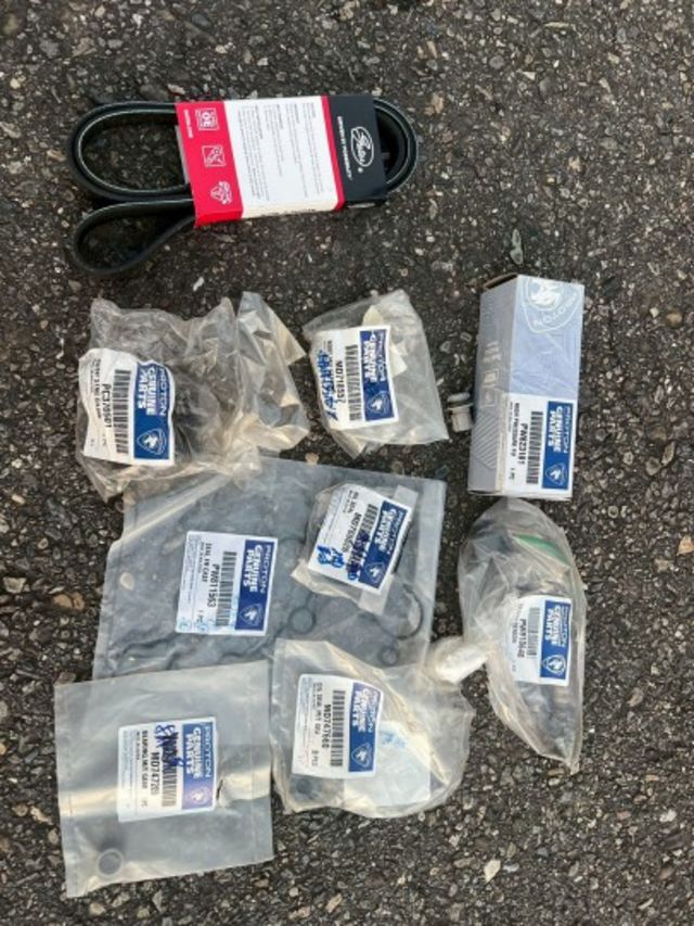 正一手車 手排 車況超級好 引擎室無漏油 高速平路都沒問題 全新備品一堆  第16張相片