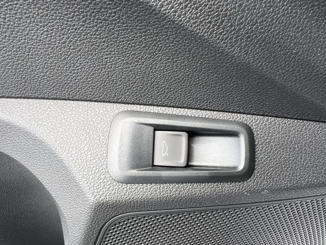 全台唯一 全新中獎車  正24年 KOMIQ 1.0冠軍特仕版 全景天窗 新車價100.9萬 原廠保固中 邀你鑑賞  第18張相片