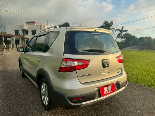 NISSAN全車系 LIVINA 專賣店 本身日產新車業務出身 趕緊賞車試乘 讓我破除你對玻璃變速箱的疑慮  超實用的一  第5張相片
