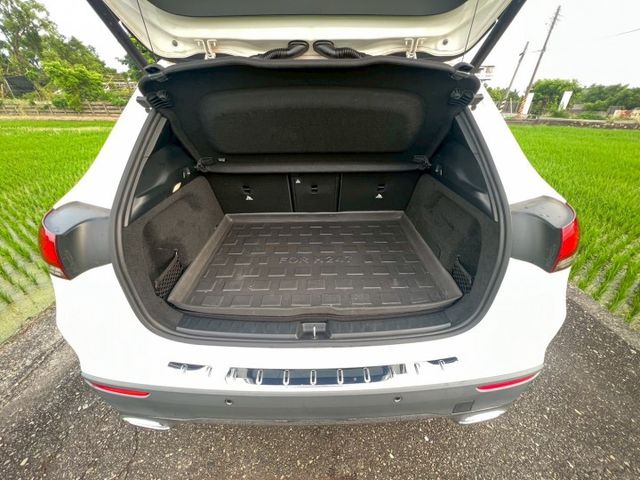 總代理 一手女用車 全程原廠保養 原廠保固中 盲點 環景 歡迎賞車議價  第7張相片