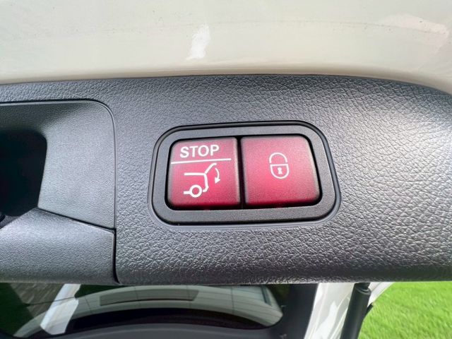 總代理 一手女用車 全程原廠保養 原廠保固中 盲點 環景 歡迎賞車議價  第8張相片