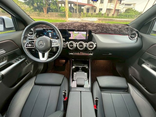 總代理 一手女用車 全程原廠保養 原廠保固中 盲點 環景 歡迎賞車議價  第10張相片