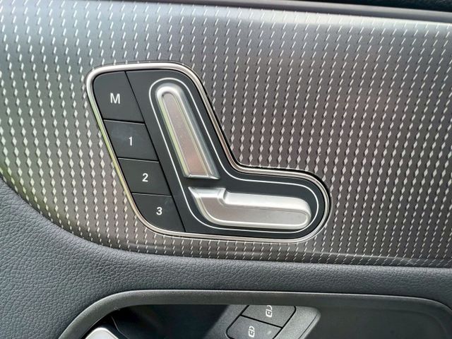 總代理 一手女用車 全程原廠保養 原廠保固中 盲點 環景 歡迎賞車議價  第16張相片