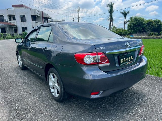 市場稀有 2.0ALTIS 小改款 CVT 超省油  配備超好 免鑰駛啟動 換檔快撥鍵 駕駛座電動座椅 天窗  第4張相片