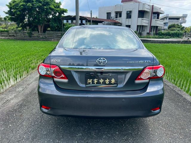 市場稀有 2.0ALTIS 小改款 CVT 超省油  配備超好 免鑰駛啟動 換檔快撥鍵 駕駛座電動座椅 天窗  第5張相片