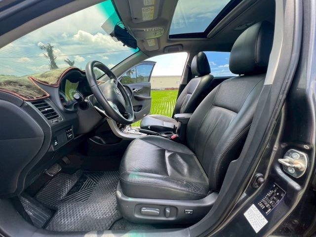 市場稀有 2.0ALTIS 小改款 CVT 超省油  配備超好 免鑰駛啟動 換檔快撥鍵 駕駛座電動座椅 天窗  第10張相片