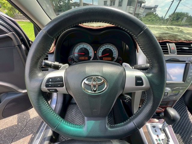 市場稀有 2.0ALTIS 小改款 CVT 超省油  配備超好 免鑰駛啟動 換檔快撥鍵 駕駛座電動座椅 天窗  第11張相片