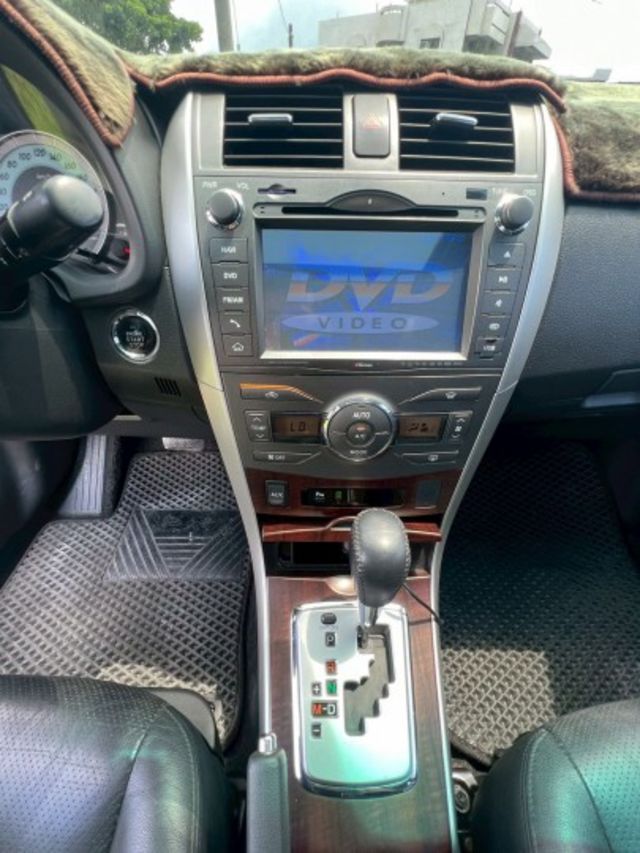 市場稀有 2.0ALTIS 小改款 CVT 超省油  配備超好 免鑰駛啟動 換檔快撥鍵 駕駛座電動座椅 天窗  第14張相片