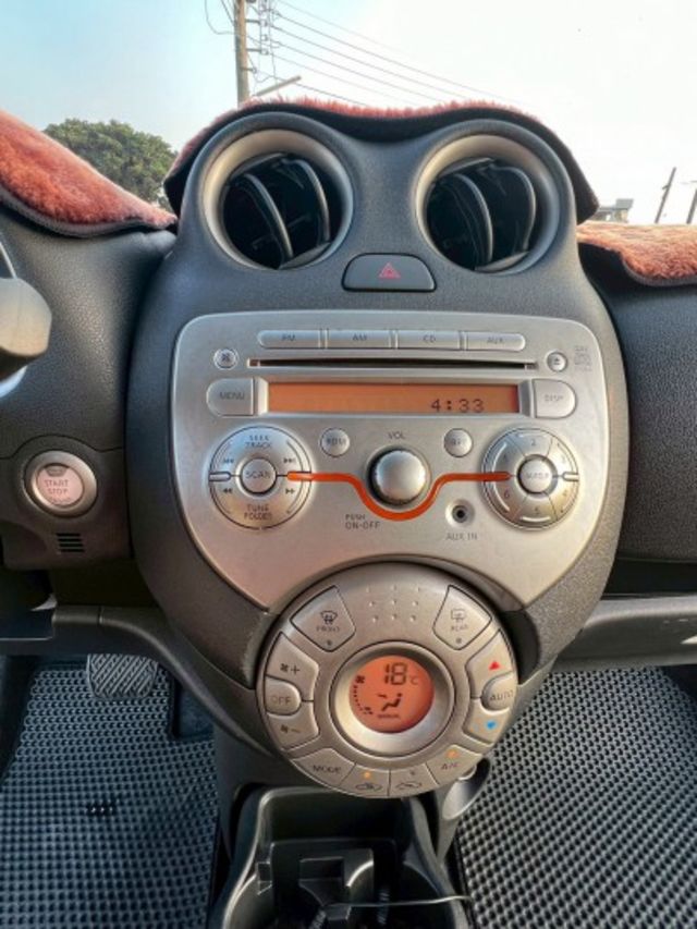 NISSAN 認證專賣店 超平價優質小車 旗艦IKEY版本 一手護士女用車 全程原廠保養 保固2年五萬公里  第13張相片