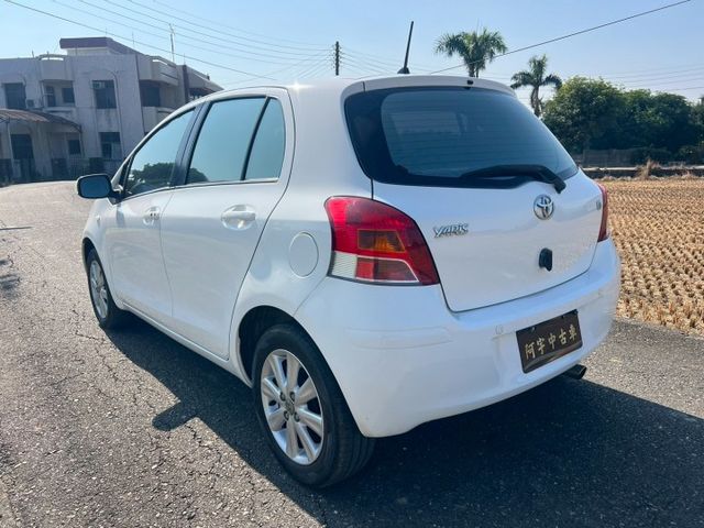 市區小車代步首選 YARIS 稀有大G IKEY版本  恆溫 電摺 歡迎女性入主  第4張相片