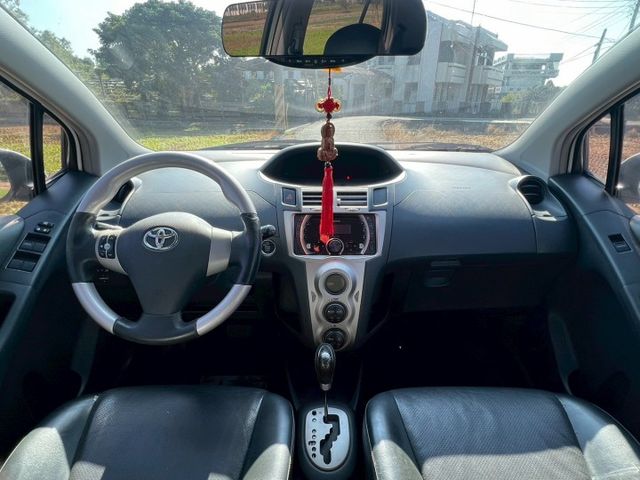 市區小車代步首選 YARIS 稀有大G IKEY版本  恆溫 電摺 歡迎女性入主  第10張相片