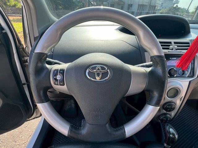 市區小車代步首選 YARIS 稀有大G IKEY版本  恆溫 電摺 歡迎女性入主  第11張相片