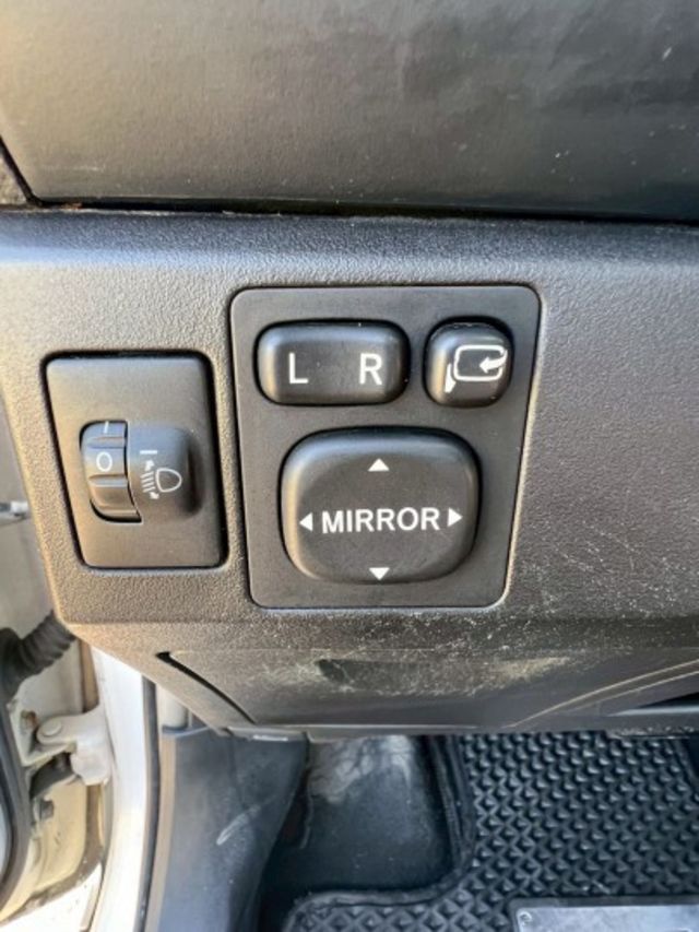 市區小車代步首選 YARIS 稀有大G IKEY版本  恆溫 電摺 歡迎女性入主  第14張相片