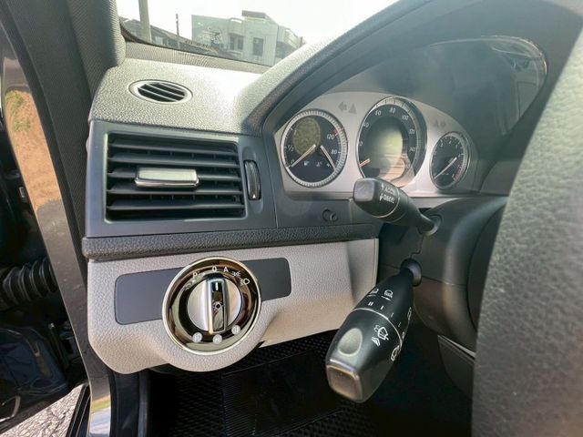 美規C300 大馬力  V6引擎超耐用 僅跑11萬 AMG套件全景天窗 原版件 歡迎賞車  第13張相片