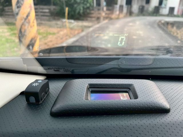 NISSAN 認證專賣店 正一手車 稀有旗艦版本 IKEY 恆溫 抬頭 電自動收折後視鏡  全程原廠保養  第14張相片