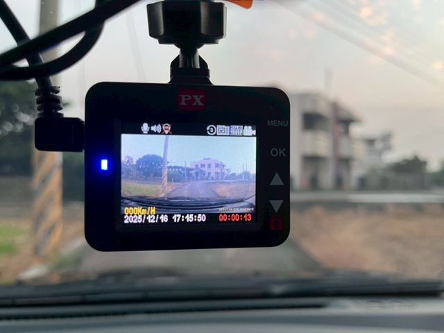 NISSAN 認證專賣店 正一手車 稀有旗艦版本 IKEY 恆溫 抬頭 電自動收折後視鏡  全程原廠保養  第17張相片