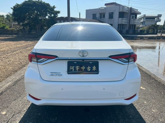 市場超稀少 旗艦影音超滿配 新車已停產 LED尾燈 環景 數位七吋MID 駕駛電動八向附電動腰靠 排檔鎖 七彩氣氛燈  第5張相片