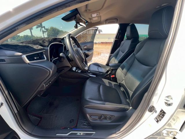 市場超稀少 旗艦影音超滿配 新車已停產 LED尾燈 環景 數位七吋MID 駕駛電動八向附電動腰靠 排檔鎖 七彩氣氛燈  第11張相片