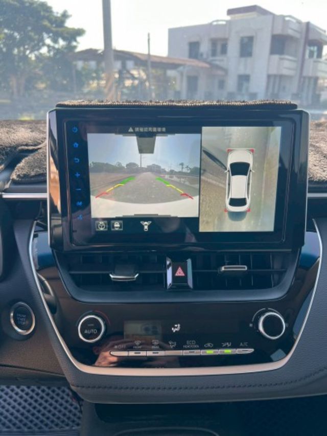 市場超稀少 旗艦影音超滿配 新車已停產 LED尾燈 環景 數位七吋MID 駕駛電動八向附電動腰靠 排檔鎖 七彩氣氛燈  第16張相片