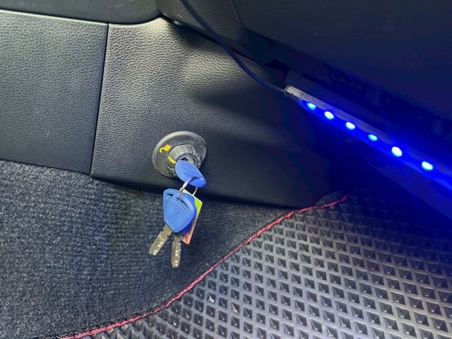 市場超稀少 旗艦影音超滿配 新車已停產 LED尾燈 環景 數位七吋MID 駕駛電動八向附電動腰靠 排檔鎖 七彩氣氛燈  第18張相片