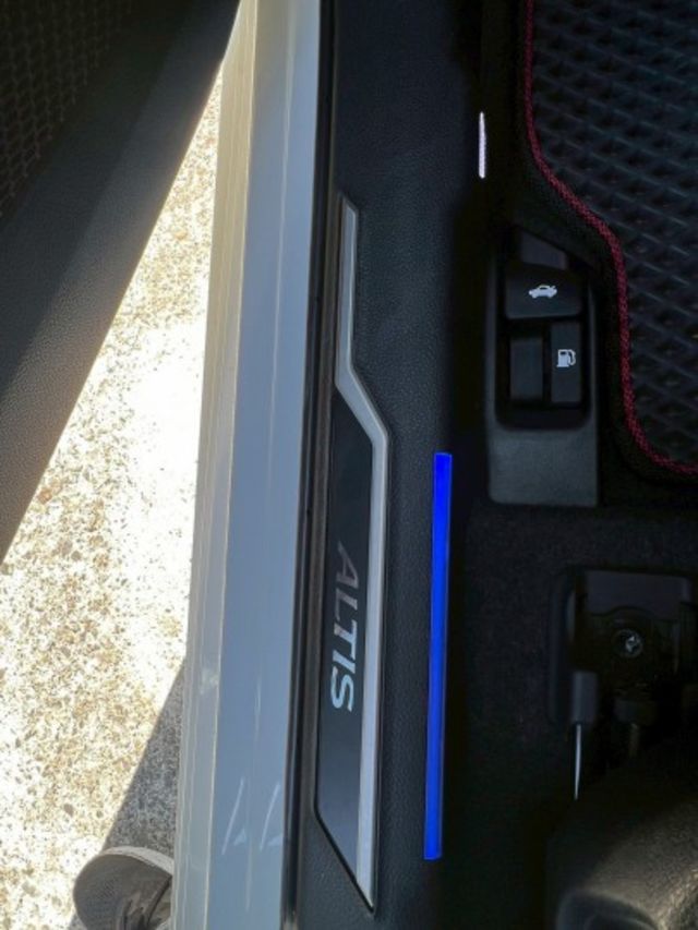 市場超稀少 旗艦影音超滿配 新車已停產 LED尾燈 環景 數位七吋MID 駕駛電動八向附電動腰靠 排檔鎖 七彩氣氛燈  第19張相片