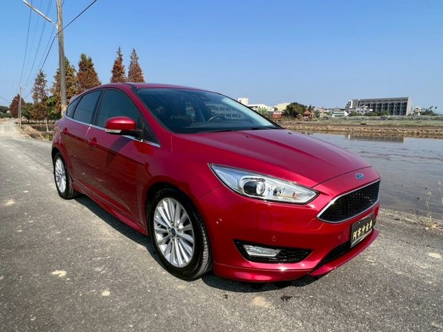 我是1.5T 頂級運動版 新車價89.9萬 我有盲點 自動停車 車道偏移警示 換檔 天窗 空力套件 HID頭燈以上  第1張相片