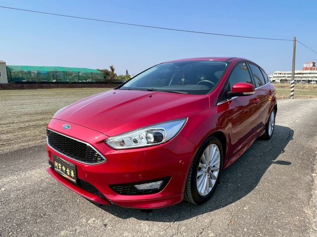 我是1.5T 頂級運動版 新車價89.9萬 我有盲點 自動停車 車道偏移警示 換檔 天窗 空力套件 HID頭燈以上  第3張相片