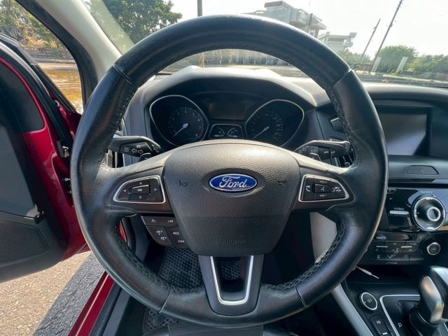 我是1.5T 頂級運動版 新車價89.9萬 我有盲點 自動停車 車道偏移警示 換檔 天窗 空力套件 HID頭燈以上  第12張相片