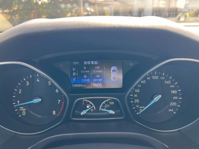 我是1.5T 頂級運動版 新車價89.9萬 我有盲點 自動停車 車道偏移警示 換檔 天窗 空力套件 HID頭燈以上  第13張相片