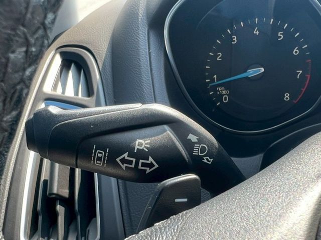 我是1.5T 頂級運動版 新車價89.9萬 我有盲點 自動停車 車道偏移警示 換檔 天窗 空力套件 HID頭燈以上  第16張相片