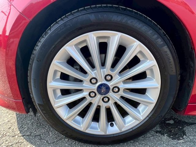 我是1.5T 頂級運動版 新車價89.9萬 我有盲點 自動停車 車道偏移警示 換檔 天窗 空力套件 HID頭燈以上  第19張相片