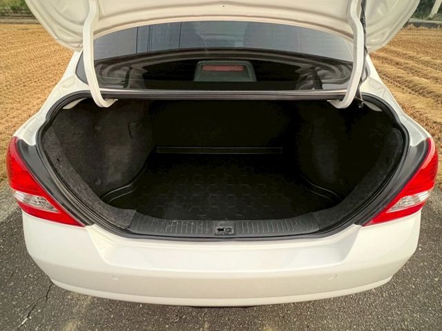 NISSAN認證專賣店 四門旗艦版本 魔術大空間 空間我變化給你看 高CP值 值得你購買  第7張相片