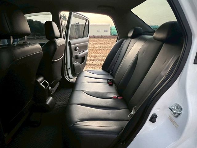 NISSAN認證專賣店 四門旗艦版本 魔術大空間 空間我變化給你看 高CP值 值得你購買  第11張相片