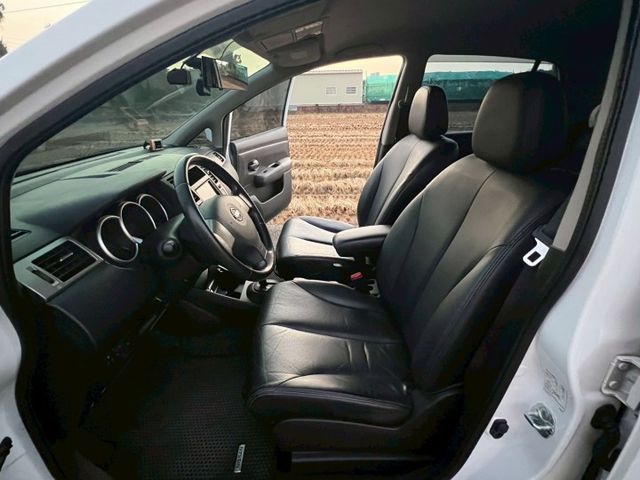 NISSAN認證專賣店 四門旗艦版本 魔術大空間 空間我變化給你看 高CP值 值得你購買  第13張相片