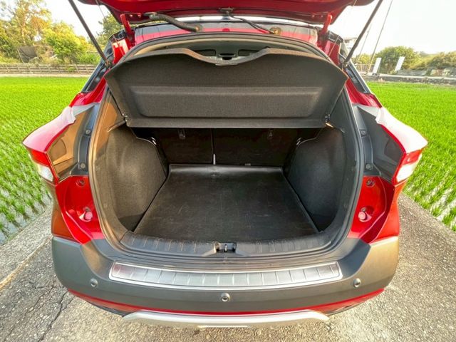 NISSAN認證專賣店 智行旗艦雙色滿配版 全程原廠保養 原廠保固中 紅色黑頂 數位電視 原廠衛星導行 前後雙錄  第7張相片