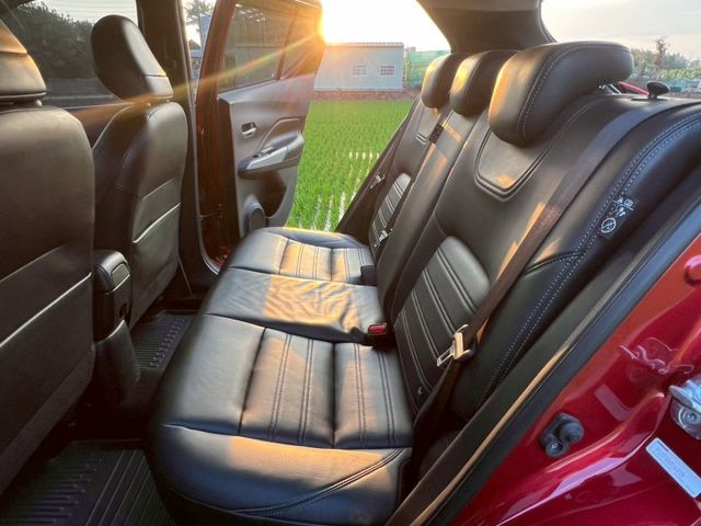 NISSAN認證專賣店 智行旗艦雙色滿配版 全程原廠保養 原廠保固中 紅色黑頂 數位電視 原廠衛星導行 前後雙錄  第9張相片