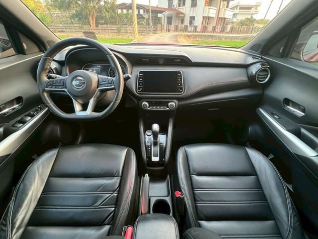 NISSAN認證專賣店 智行旗艦雙色滿配版 全程原廠保養 原廠保固中 紅色黑頂 數位電視 原廠衛星導行 前後雙錄  第10張相片